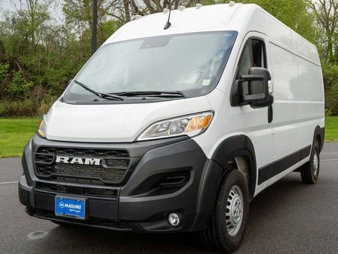 Used 2025 RAM ProMaster 2500 w/ Convenience Group FWD image 2