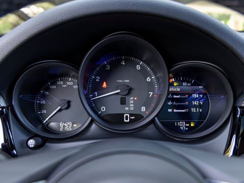 Certified 2025 Porsche Macan image 32