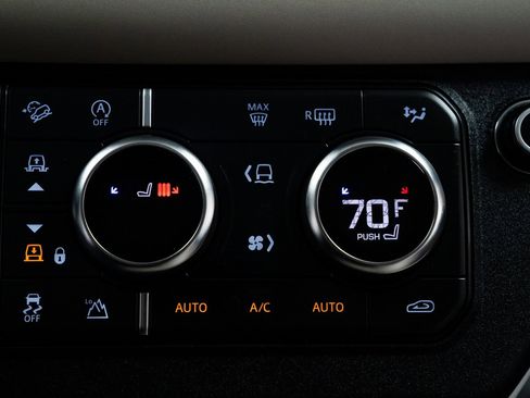 Used 2023 Land Rover Defender 130 S image 14