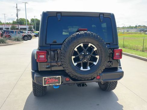 Used 2025 Jeep Wrangler Unlimited Rubicon 4xe w/ Safety Group AWD/4WD image 8