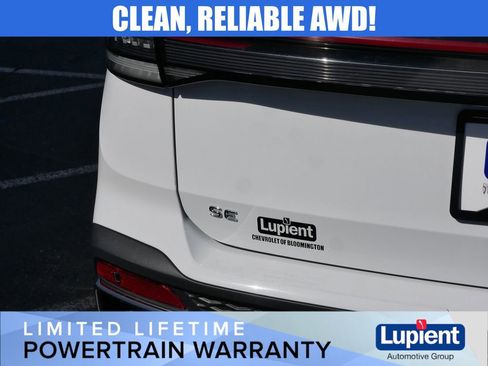 Used 2025 Volkswagen Taos SE image 5