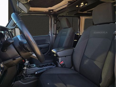 Used 2019 Jeep Wrangler Unlimited Sahara image 13