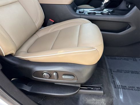 Used 2023 Chevrolet Traverse Premier image 29