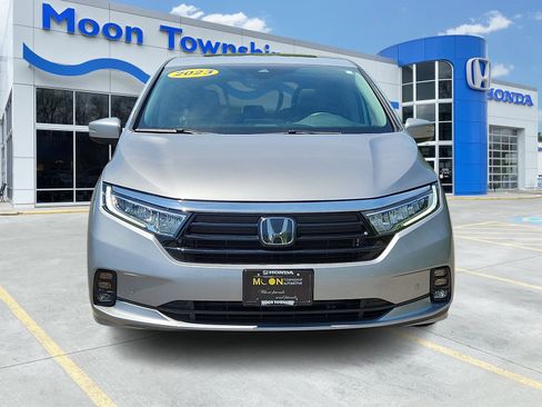 Used 2023 Honda Odyssey Touring image 2