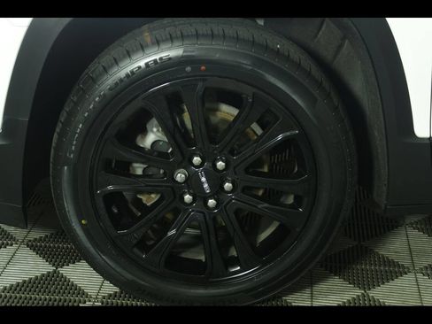 Certified 2023 GMC Acadia SLT w/ Elevation Edition FWD image 16