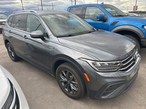 Used 2023 Volkswagen Tiguan SE image 1