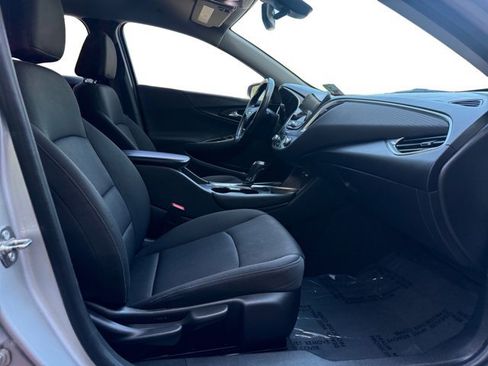 Used 2018 Chevrolet Malibu LT FWD image 12