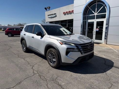 Used 2024 Nissan Rogue S AWD/4WD image 2