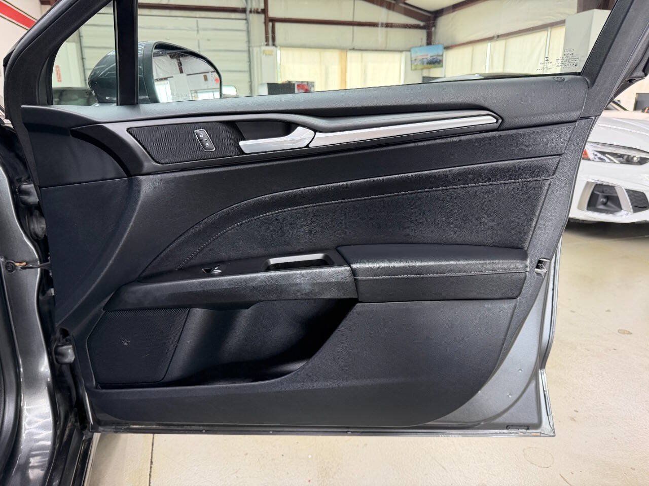 Used 2019 Ford Fusion Titanium AWD/4WD image 16