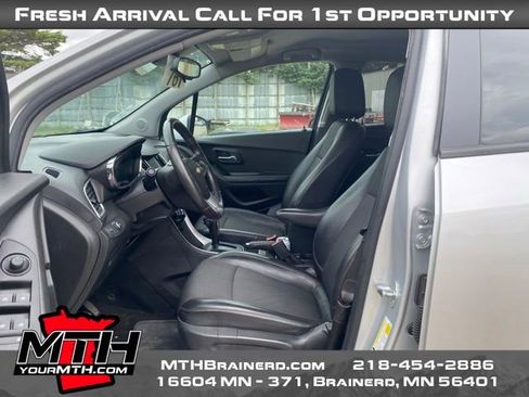 Used 2022 Chevrolet Trax LT w/ Driver Confidence Package AWD/4WD image 9