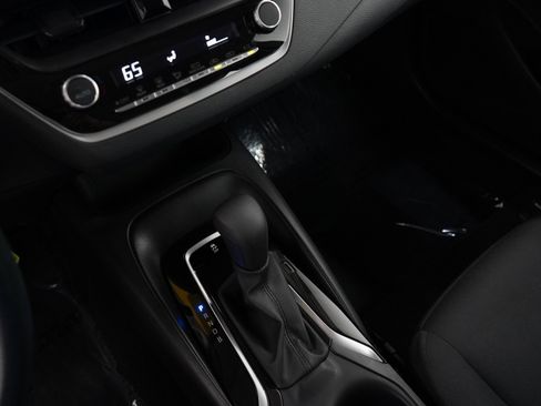 Used 2025 Toyota Corolla LE FWD image 27