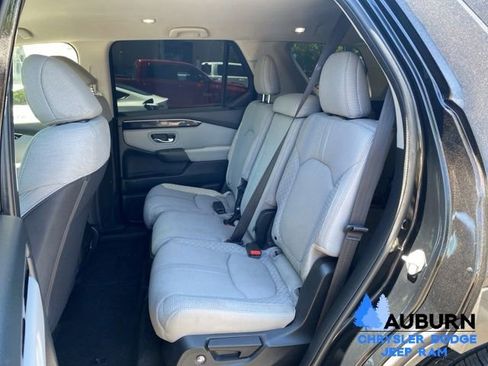 Used 2023 Honda Pilot LX image 25