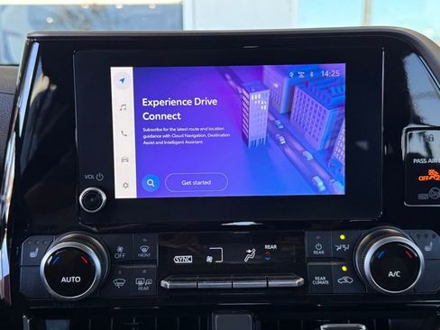 Certified 2023 Toyota Highlander XLE image 30