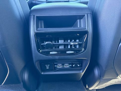 Used 2024 Jeep Grand Cherokee Limited w/ Luxury Tech Group II AWD/4WD image 36