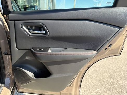 Used 2025 Nissan Rogue SV AWD/4WD image 29