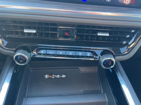 Used 2025 Chevrolet Suburban Z71 w/ Comfort Package image 30