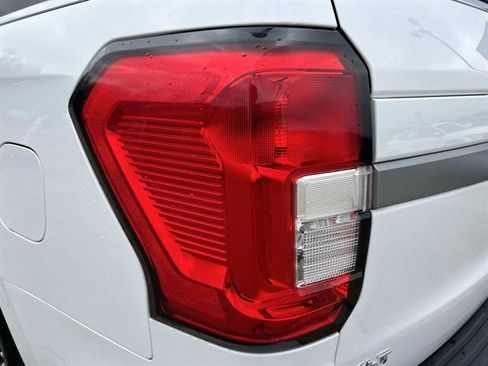 Used 2024 Ford Expedition Max XLT image 11