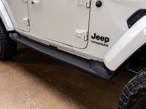 Used 2021 Jeep Wrangler Unlimited Sahara AWD/4WD image 13
