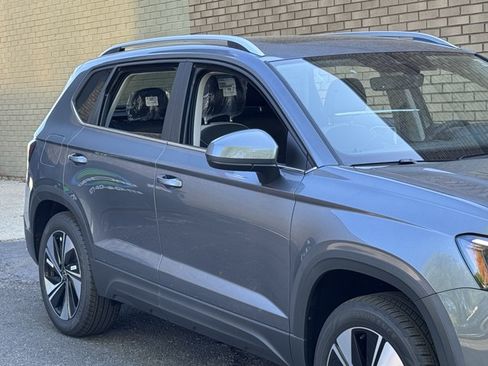 New 2026 Volkswagen Taos SE AWD/4WD image 3