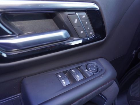 Used 2025 Chevrolet Suburban RST image 16