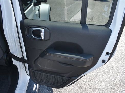 Used 2024 Jeep Wrangler Unlimited Sahara w/ Technology Group AWD/4WD image 30
