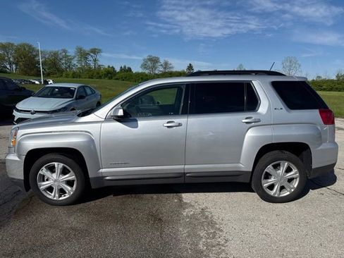 Used 2017 GMC Terrain SLE w/ Convenience Package FWD image 2