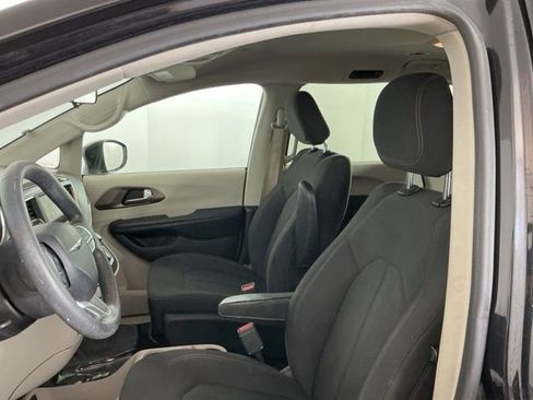 Used 2018 Chrysler Pacifica L image 14
