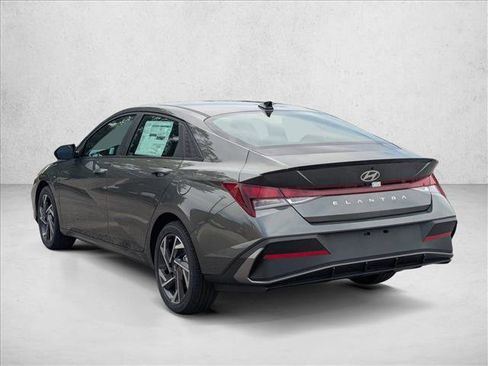 Used 2025 Hyundai Elantra Sport image 8