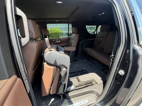 Used 2023 Chevrolet Suburban High Country AWD/4WD image 24