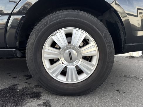 Used 2014 Lincoln Navigator 2WD image 3