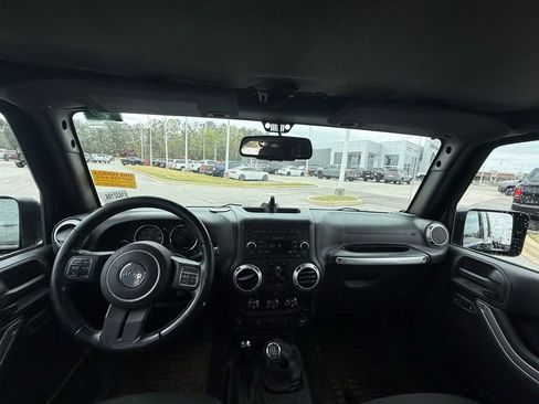 Used 2016 Jeep Wrangler Unlimited Sahara w/ Connectivity Group image 12