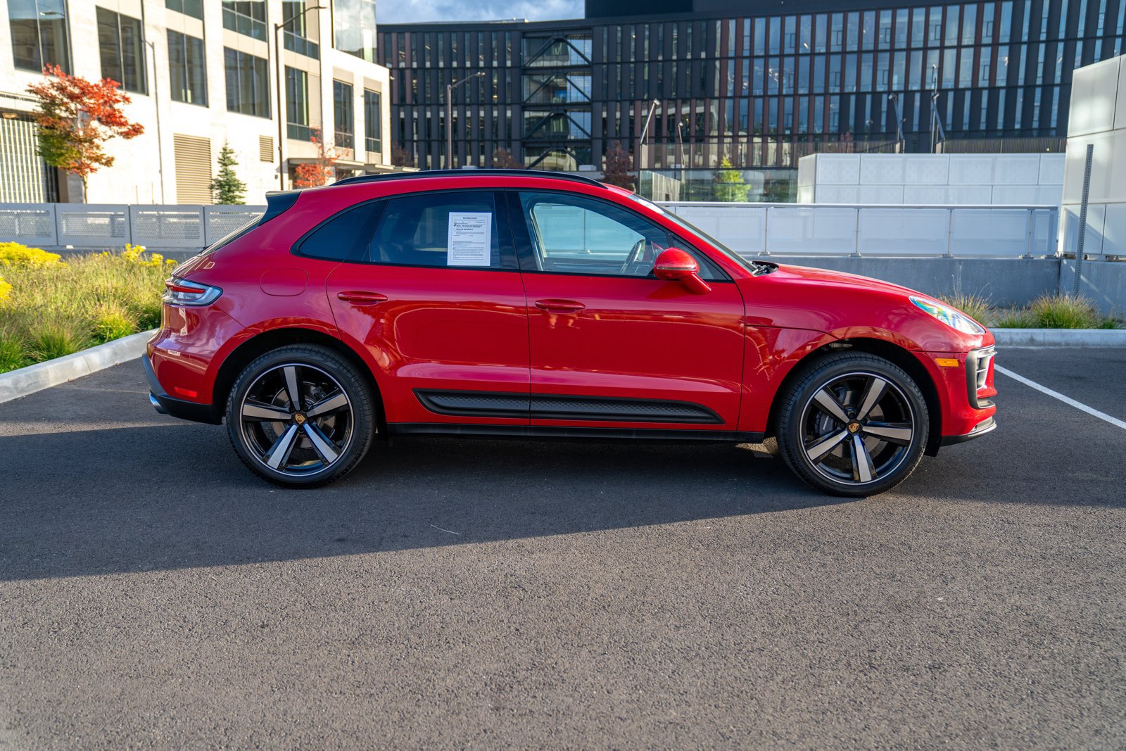 Certified 2026 Porsche Macan AWD/4WD image 8