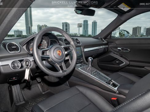 Used 2024 Porsche 718 Cayman image 7
