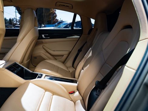 Used 2020 Porsche Panamera 4 image 22