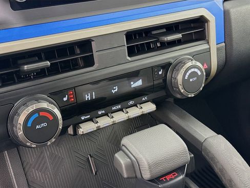Used 2025 Toyota Tacoma TRD Sport image 15