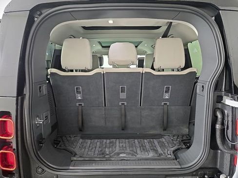 Used 2024 Land Rover Defender 130 S image 31