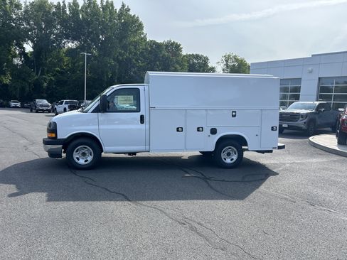 New 2026 GMC Savana 3500 w/ Power Convenience Package RWD image 2