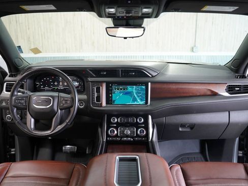 Used 2023 GMC Yukon XL Denali Ultimate AWD/4WD image 16