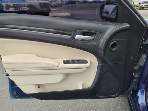 Used 2016 Chrysler 300 Limited image 20