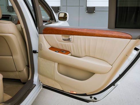 Used 2005 Lexus LS 430 image 24