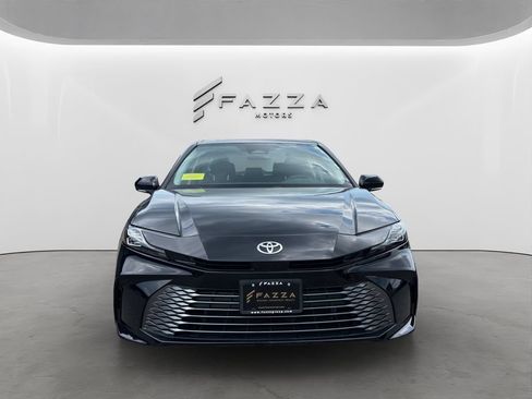 Used 2025 Toyota Camry XLE AWD/4WD image 14