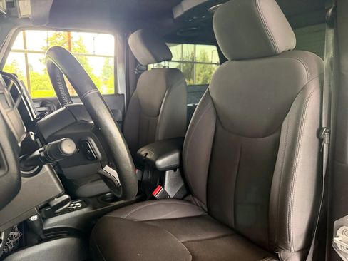 Used 2014 Jeep Wrangler Sport w/ Connectivity Group AWD/4WD image 18