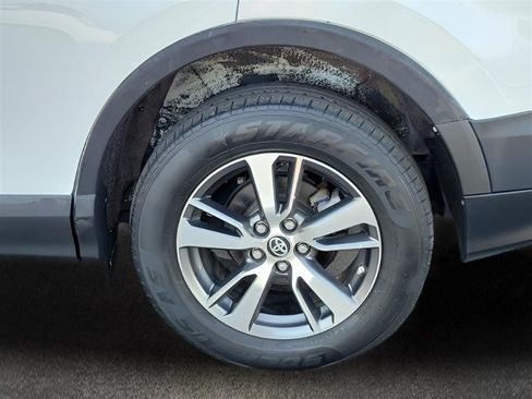 Used 2018 Toyota RAV4 XLE w/ Plus Extra Value Package FWD image 29