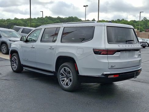 Used 2024 Jeep Wagoneer L Series II w/ Flexible Seating Group image 4