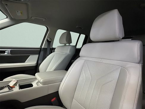 Certified 2025 Hyundai Santa Fe SEL image 9