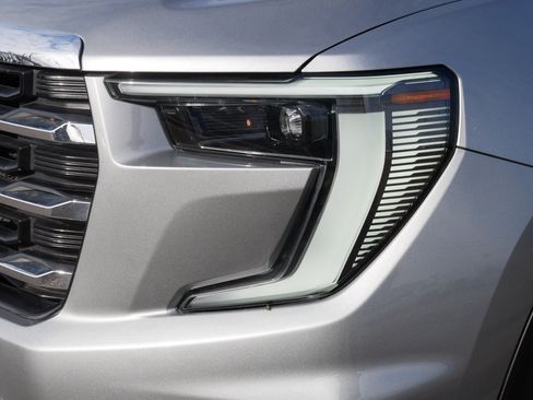 Used 2025 GMC Acadia Elevation image 16