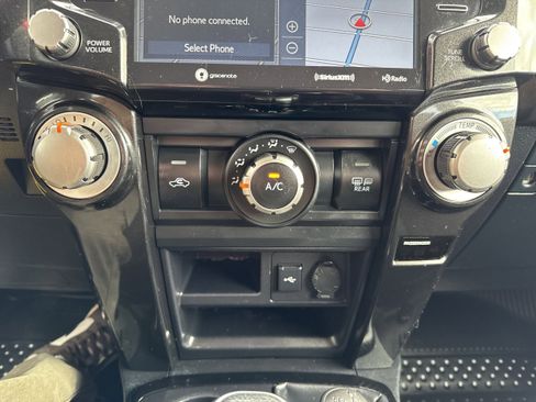 Used 2020 Toyota 4Runner TRD Off-Road AWD/4WD image 20