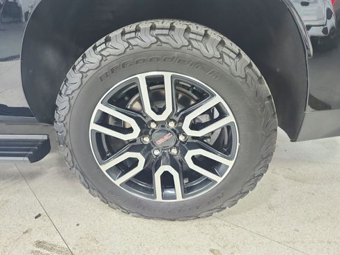Used 2023 GMC Yukon XL AT4 w/ AT4 Premium Package AWD/4WD image 47