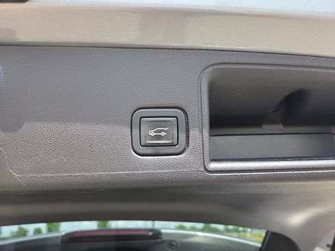 Used 2024 GMC Terrain SLT AWD/4WD image 54
