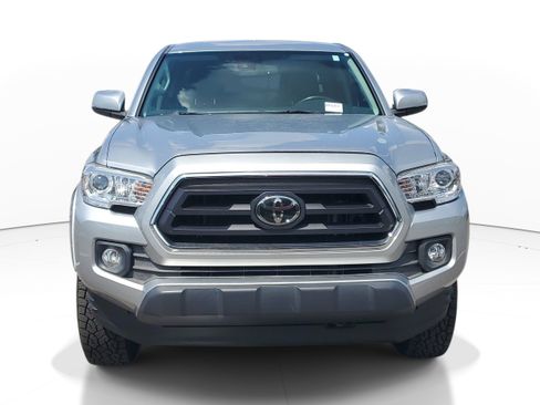 Used 2022 Toyota Tacoma SR5 w/ Technology Package RWD image 3